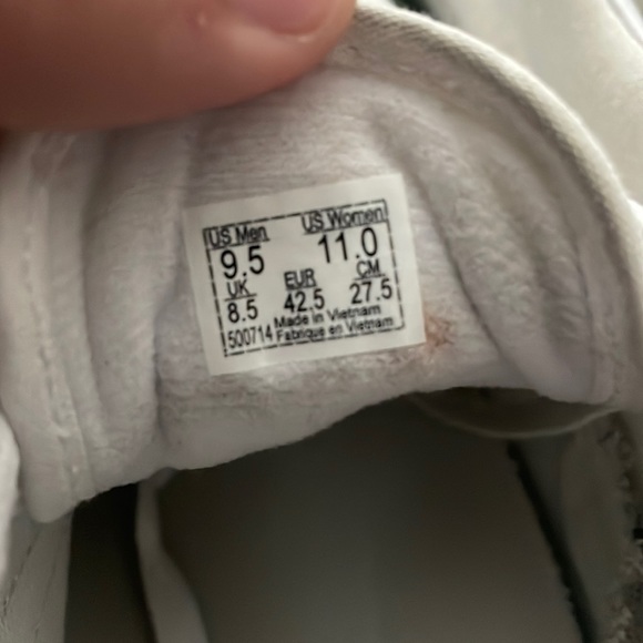 🤍All white vans🤍 - Picture 5 of 5